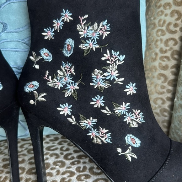 NIB Just Fab “Out West” pink blue floral embroidered faux suede stiletto bootie - Picture 2 of 11
